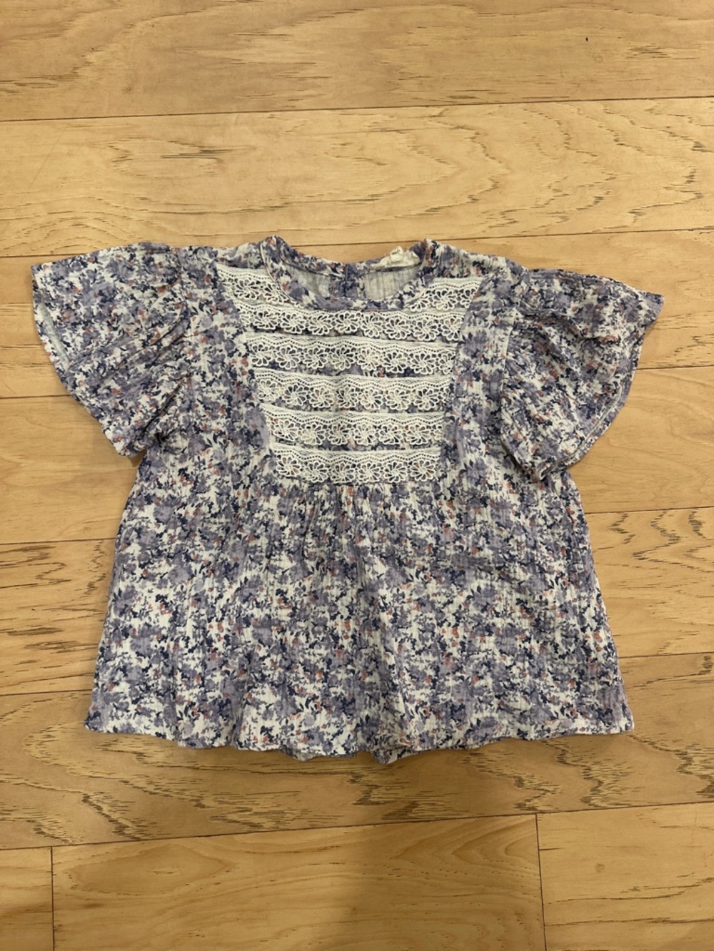 Jessica Simpson Lavender Floral Lace-Yoke Flutter Top